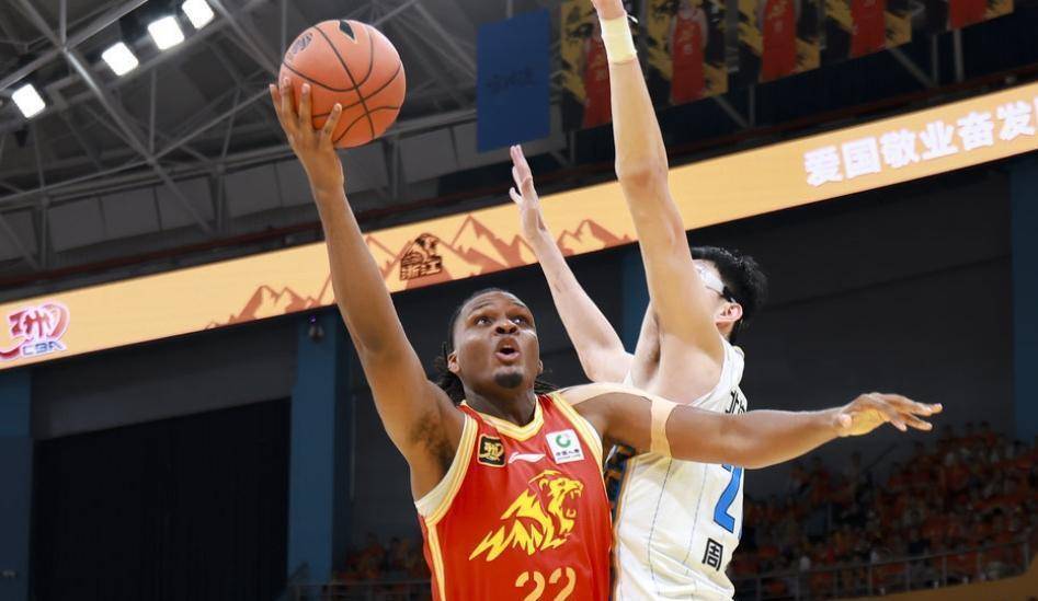 赛地聚焦：CBA常规赛加时末段热度飙升，新奥尔良鹈鹕强势反弹，底气十足，训练强度明显提升的简单介绍