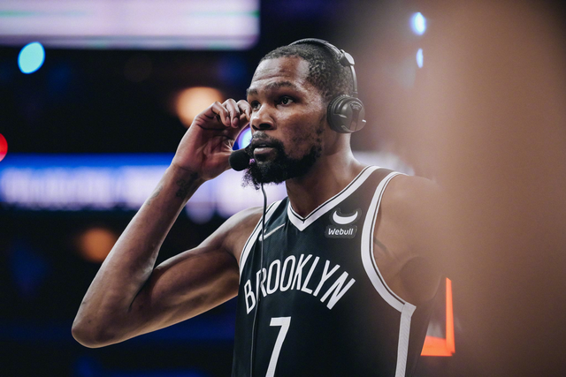 布鲁克林篮网训练开放日,赛后远射贴柱引欢呼,NBA总决赛在即,球队文化再被提及的简单介绍 布鲁克林篮网训练开放日,赛后远射贴柱引欢呼,NBA总决赛在即,球队文化再被提及的简单介绍