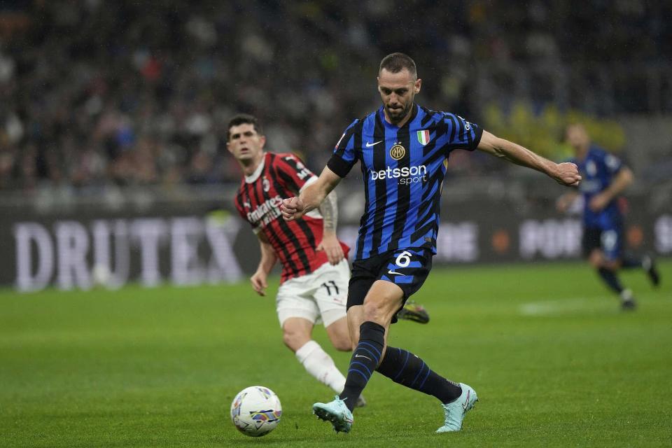 赛前AC米兰备战意大利杯，刷新队史纪录细节曝光，悬念犹存，更衣室氛围转暖(ac米兰意大利杯)