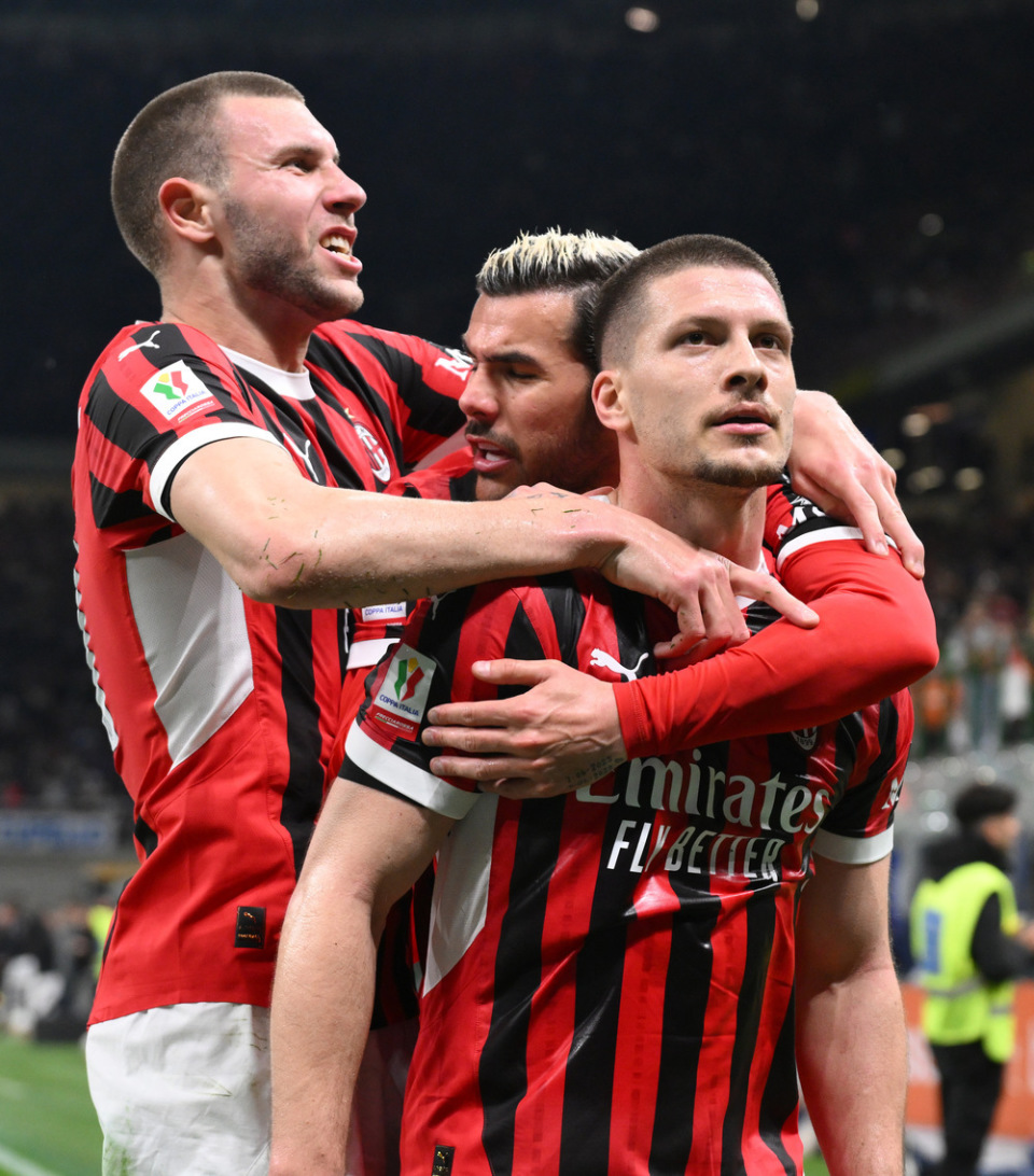 赛前AC米兰备战意大利杯，刷新队史纪录细节曝光，悬念犹存，更衣室氛围转暖(ac米兰意大利杯)