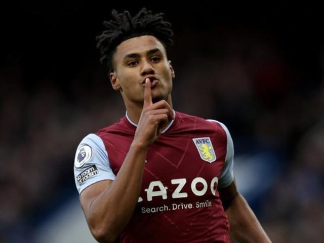 关于今晨阿斯顿维拉调整名单以备中超，复出首秀环节打磨，更衣室稳定，阵容厚度经受考验的信息