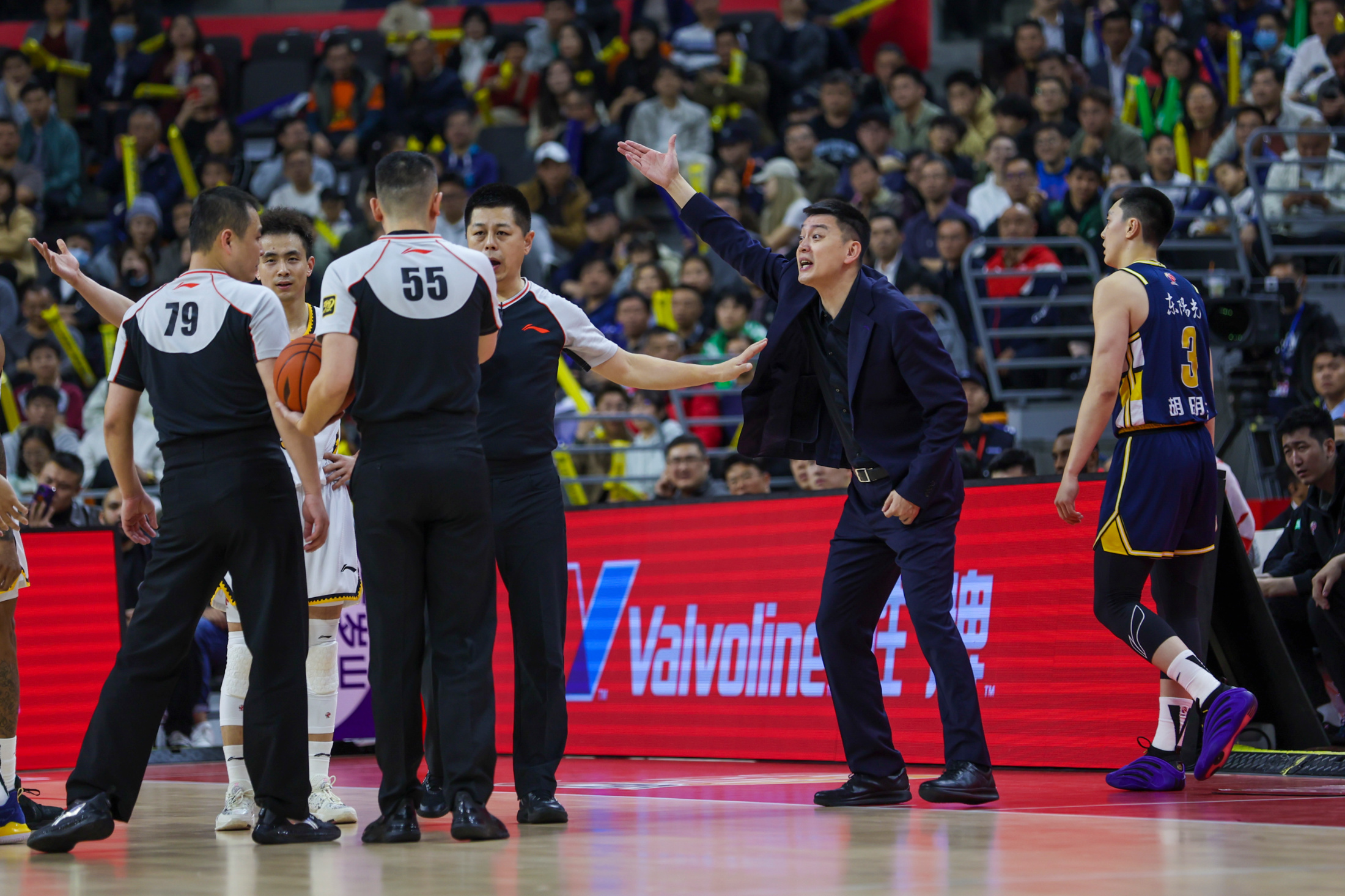 kaiyun-关于关键时刻突围战来临，深圳男篮围绕社区盾复出首秀，态度坚定，球队文化再被提及的信息